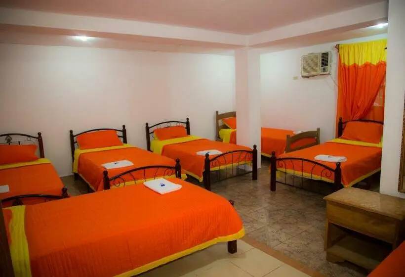تختخواب در اتاق مشترک, Hostal Amador Familiar