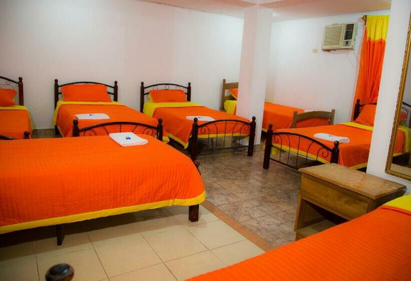 Кровать в Общей Комнате, Hostal Amador Familiar