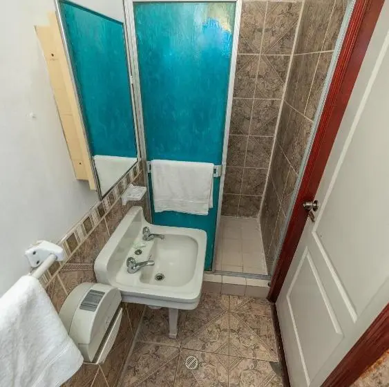 اتاق ساده سه‌ نفره, Hostal Amador Familiar