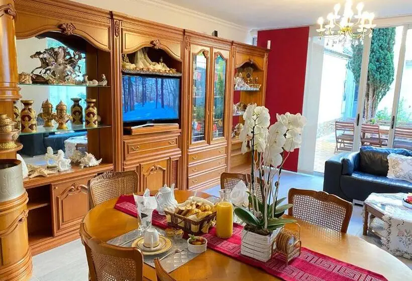 استودیو استاندارد با چشم‌انداز باغ, Reims Sherpa Guest House