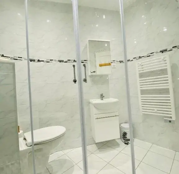 استودیو استاندارد با چشم‌انداز باغ, Reims Sherpa Guest House