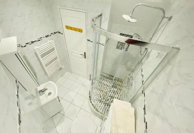 استودیو استاندارد با چشم‌انداز باغ, Reims Sherpa Guest House