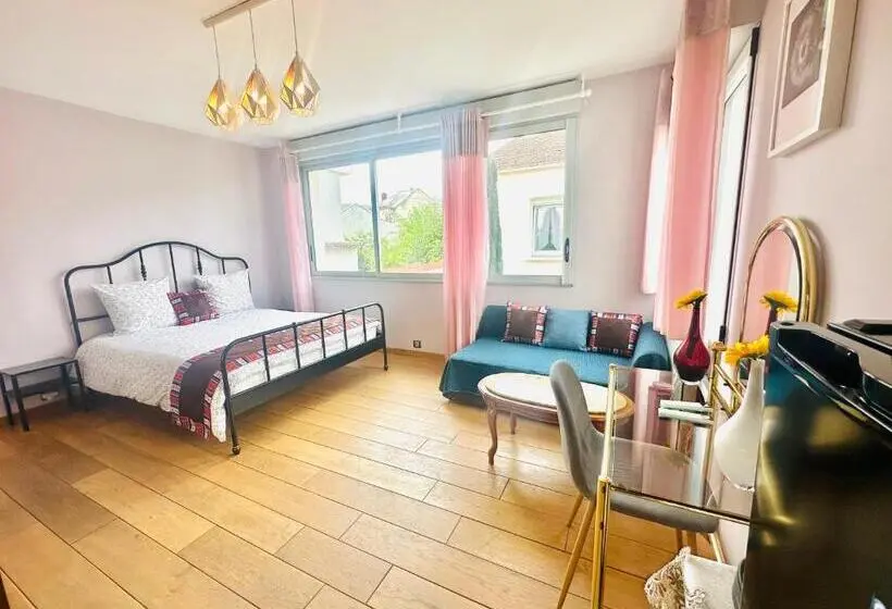 اتاق استاندارد با چشم‌انداز باغ, Reims Sherpa Guest House