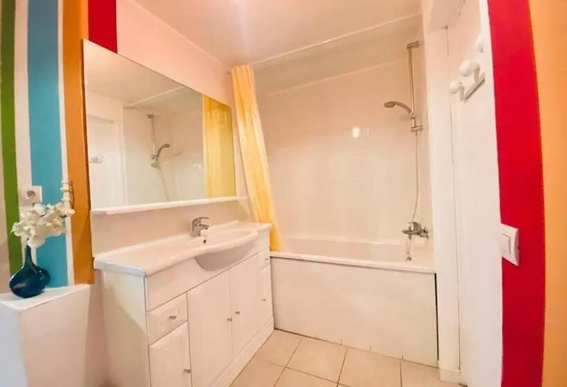 اتاق استاندارد با چشم‌انداز باغ, Reims Sherpa Guest House