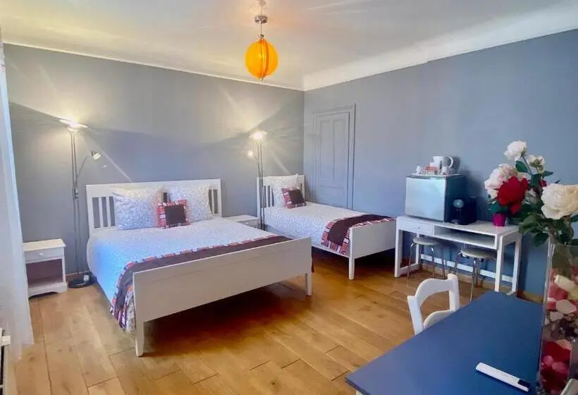 اتاق استاندارد سه نفره, Reims Sherpa Guest House