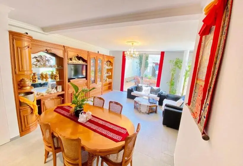 سوئیت با بالکن, Reims Sherpa Guest House