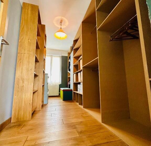 Люкс с Балконом, Reims Sherpa Guest House