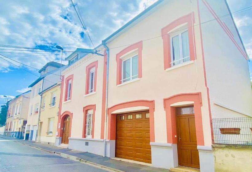 חדר סטנדרט לשלושה, Reims Sherpa Guest House