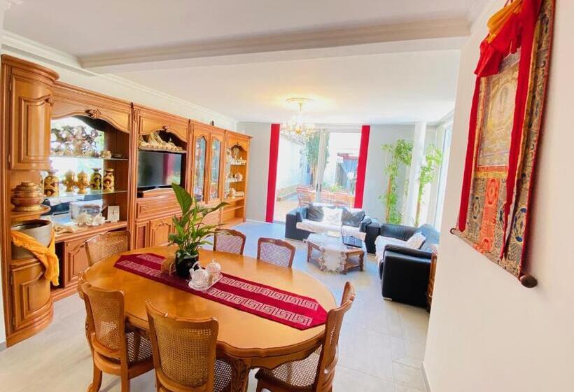 חדר סטנדרט לשלושה, Reims Sherpa Guest House