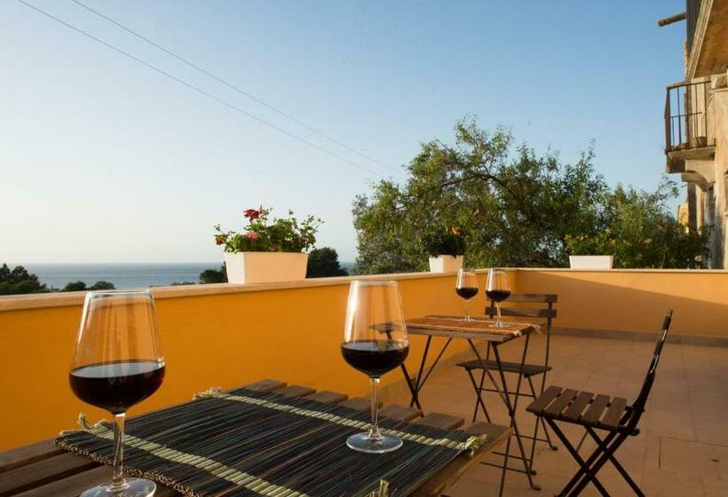 اتاق استاندارد با چشم‌انداز دریا, Casale Belvedere