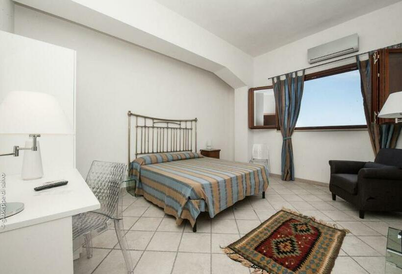 اتاق استاندارد با چشم‌انداز دریا, Casale Belvedere