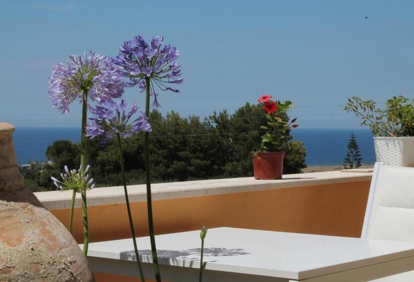 اتاق سوپریور با چشم‌انداز دریا, Casale Belvedere