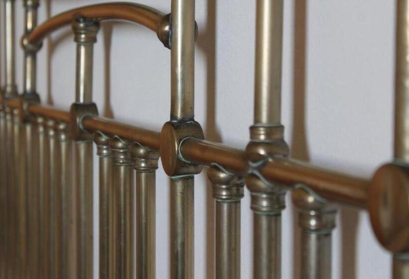 آپارتمان یک خوابه با دری مشترک که هال را جدا می کند., Casale Belvedere