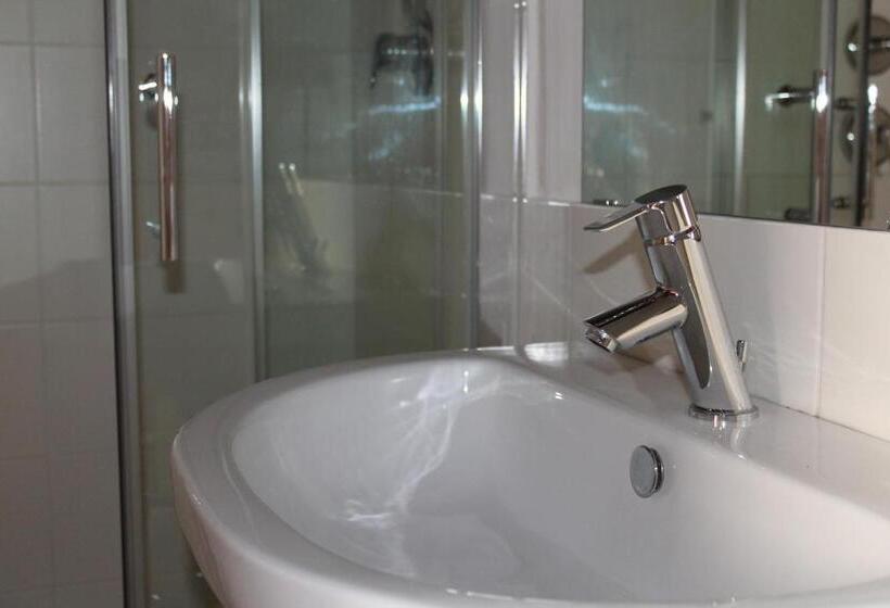 استودیوی استاندارد با چشم‌انداز دریا, Casale Belvedere