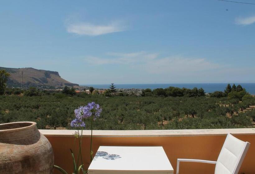 استودیوی استاندارد با چشم‌انداز دریا, Casale Belvedere