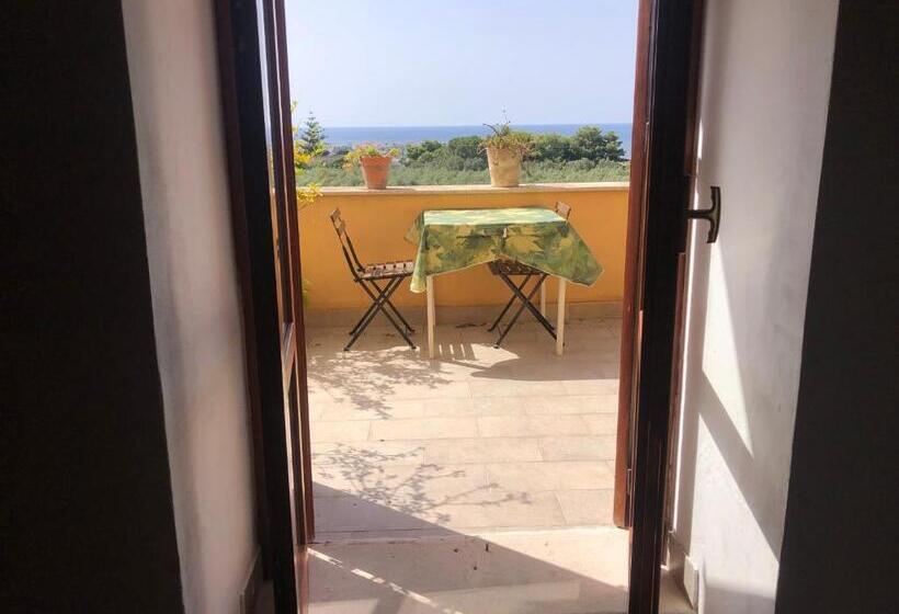 استودیوی استاندارد با چشم‌انداز دریا, Casale Belvedere