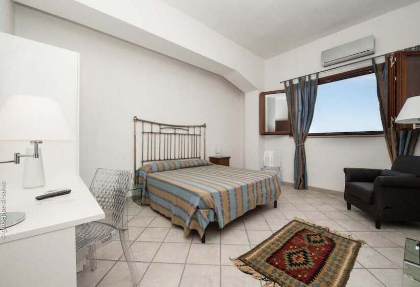 Triple Room Sea View, Casale Belvedere