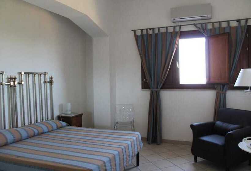 اتاق خانوادگی با چشم‌انداز دریا, Casale Belvedere