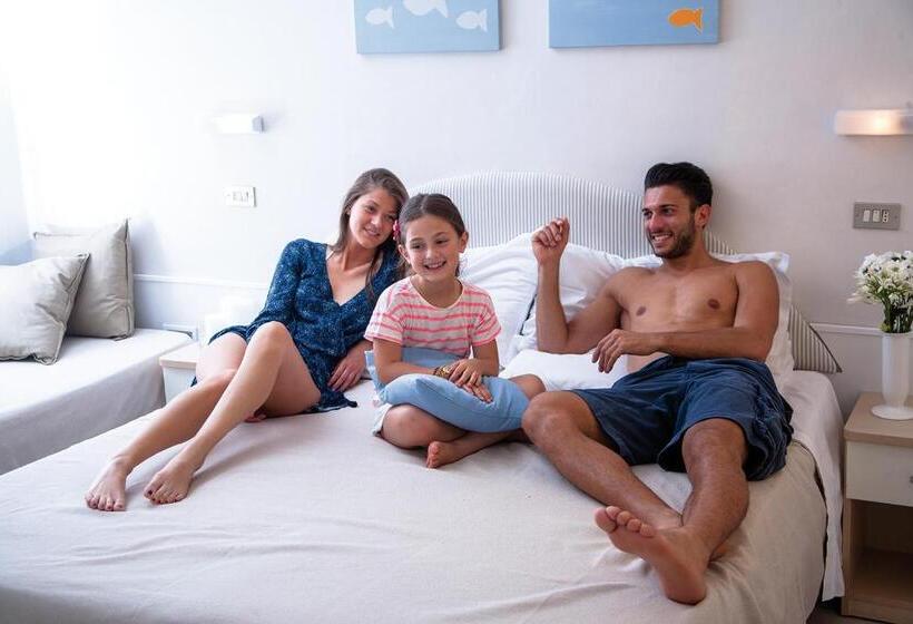 スタンダードトリプルルーム, Antares