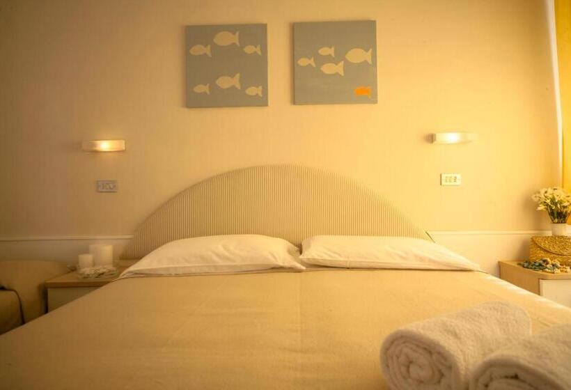 バルコニー付きスタンダードトリプルルーム, Antares