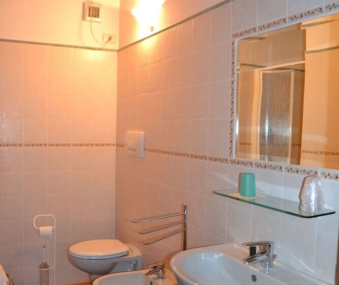 غرفة قياسية رباعية, Agriturismo La Rovere