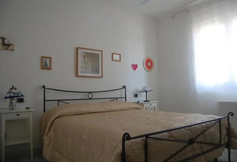 スタンダードトリプルルームの外観-バスルーム, I Ginepri B&b