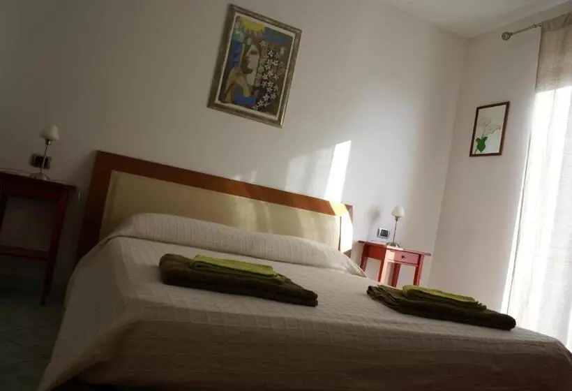 スタンダードトリプルルームの外観-バスルーム, I Ginepri B&b