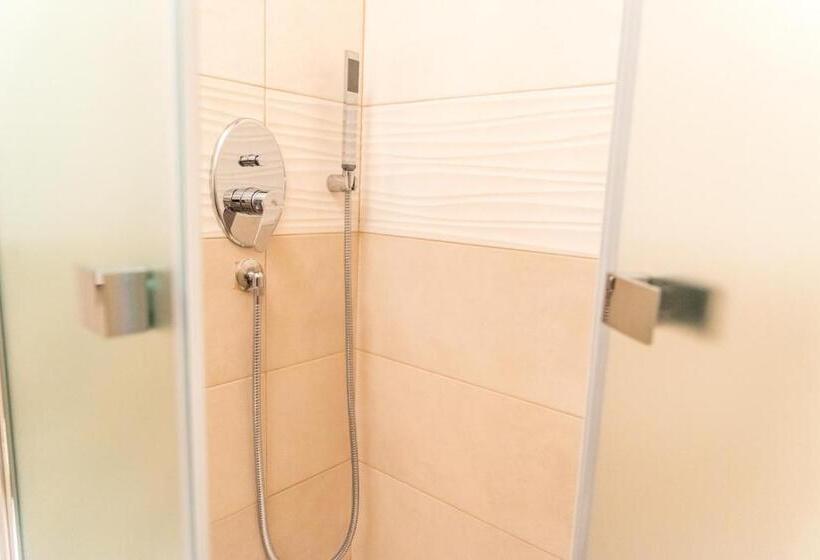 اتاق استاندارد سه تخته با بالکن, Palazzo Le Travi