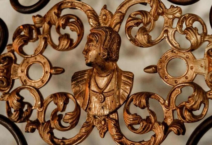 小型豪华套房, Wirnica