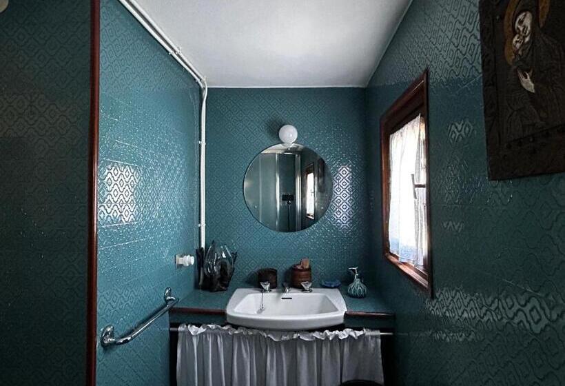 小型豪华套房, Wirnica