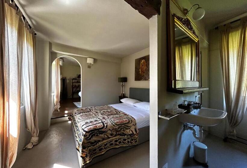 小型套房, Wirnica