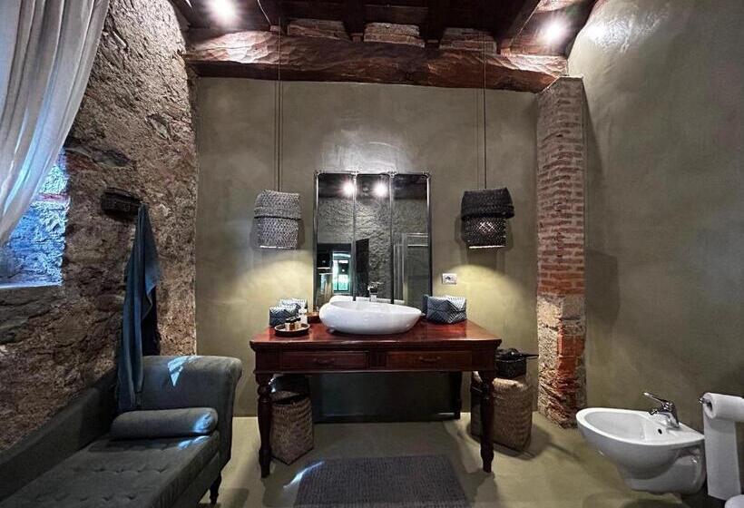 带阳台套房, Wirnica