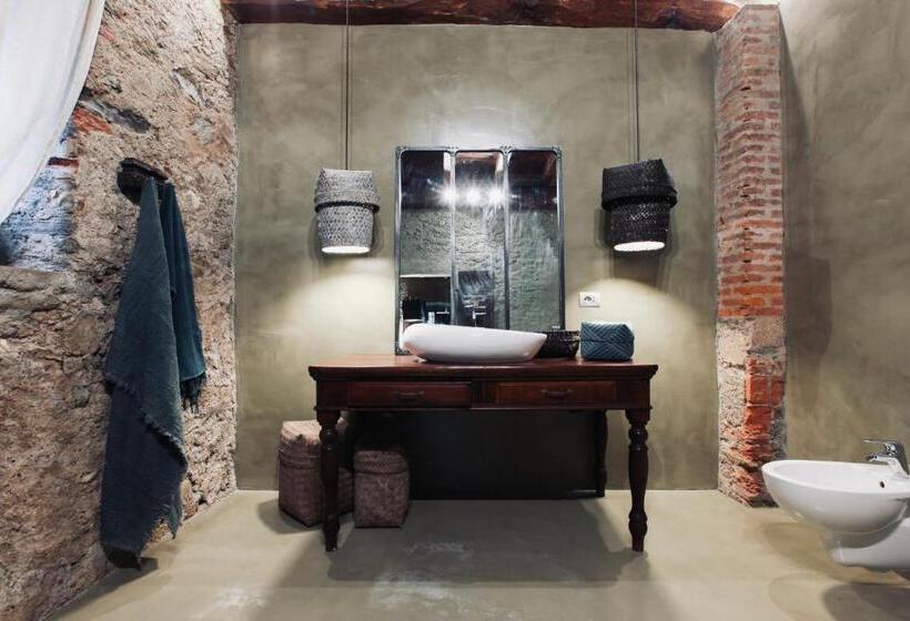 带阳台套房, Wirnica