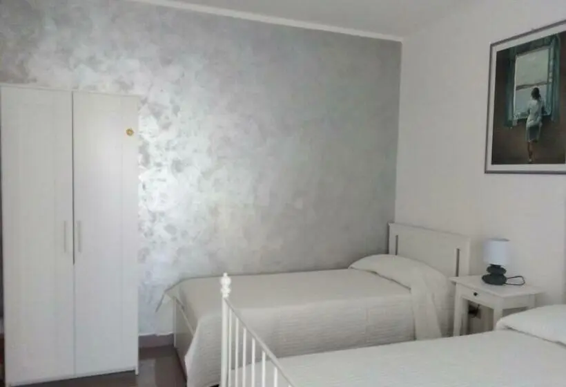 اتاق استاندارد سه نفره, B&b Smile