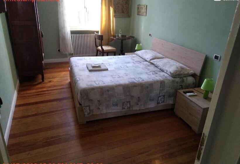 이코노미 룸, Porte Ad Arco