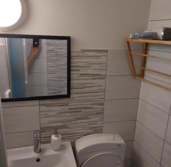 이코노미 룸, Porte Ad Arco