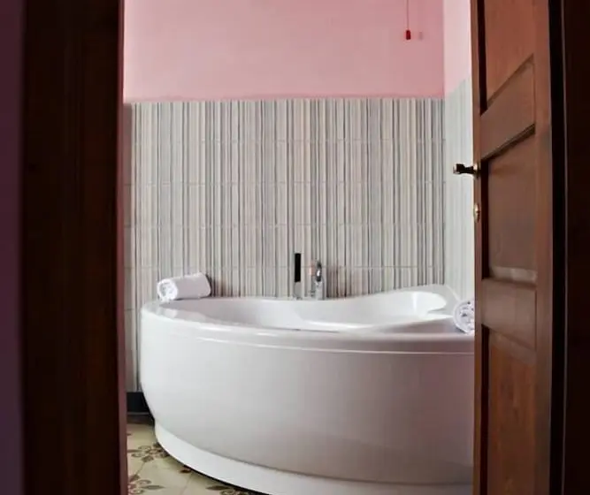シティビュープレミアムルーム, Tuscany Experience Bnb
