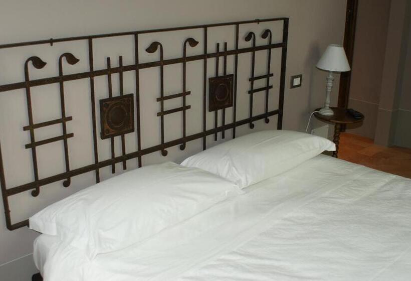 Deluxe room with river view, La Finestra Sul Po  Agriturismo