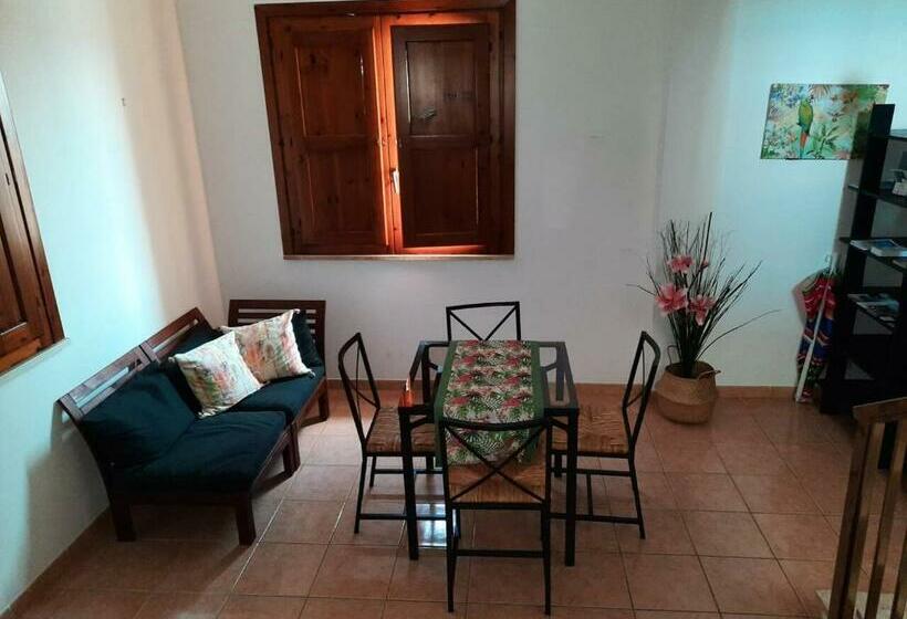 חדר דלוקס לשלושה עם נו לים, Aloha Marzamemi Rooms