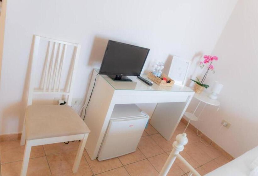 חדר דלוקס לשלושה עם נו לים, Aloha Marzamemi Rooms