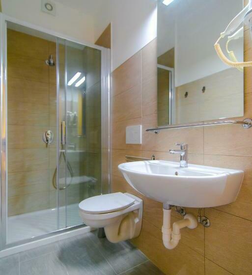 اتاق لوکس با بالکن, Casa Livio  Rooms And Studios