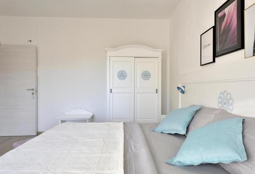 اتاق استاندارد با بالکن, Inah Rooms