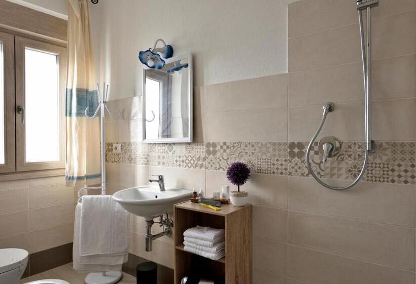 חדר סטנדרט עם מרפסת, Inah Rooms