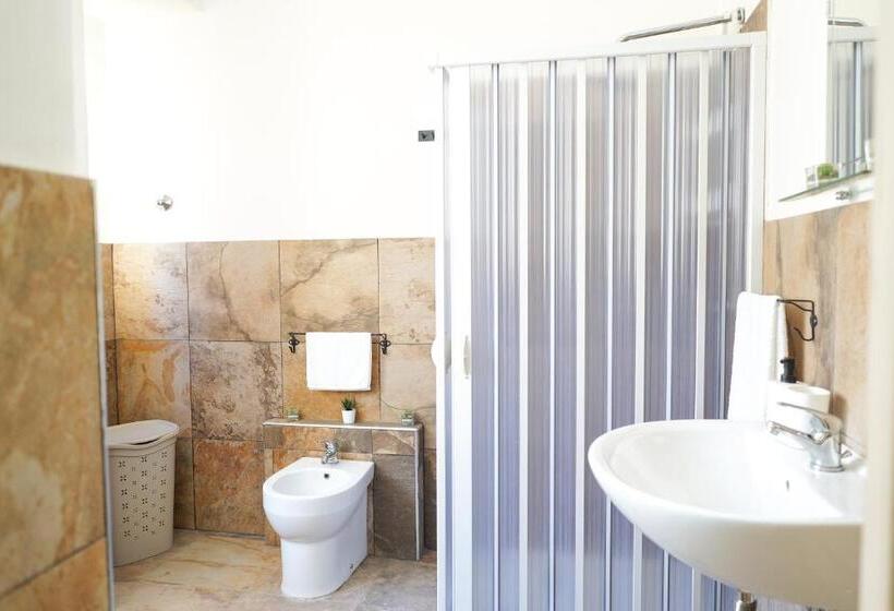 Четырехместный Номер Стандарт с Балконом, B&b Aciazza