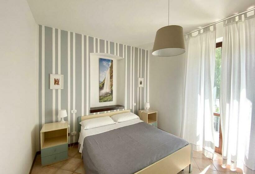 اتاق لوکس با بالکن, Il Casolare Della Cascata