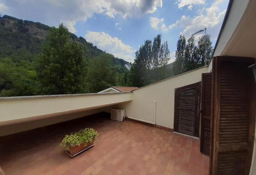 Standard Triple Room with Terrace, Il Casolare Della Cascata