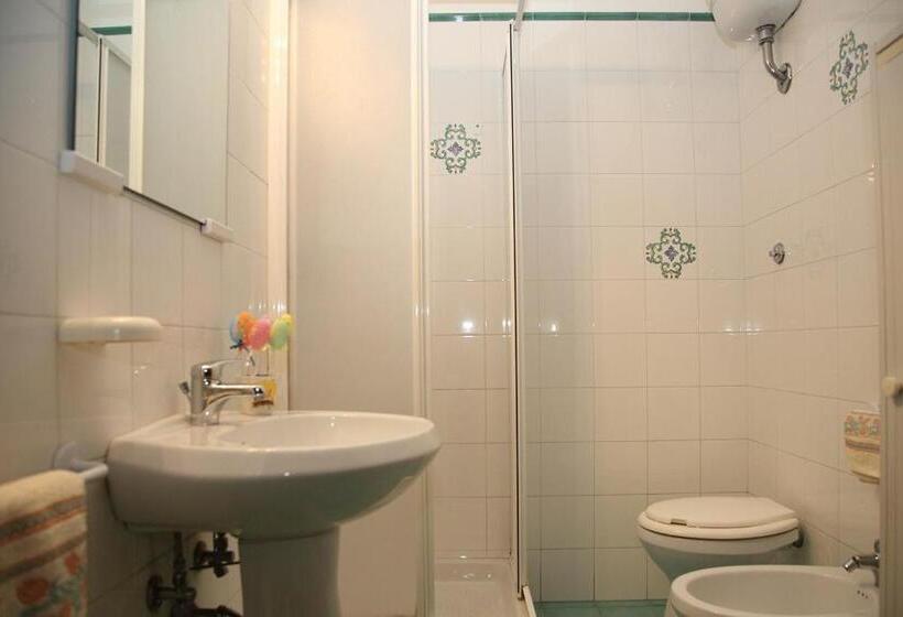 Standard Triple Room with Terrace, Il Casolare Della Cascata