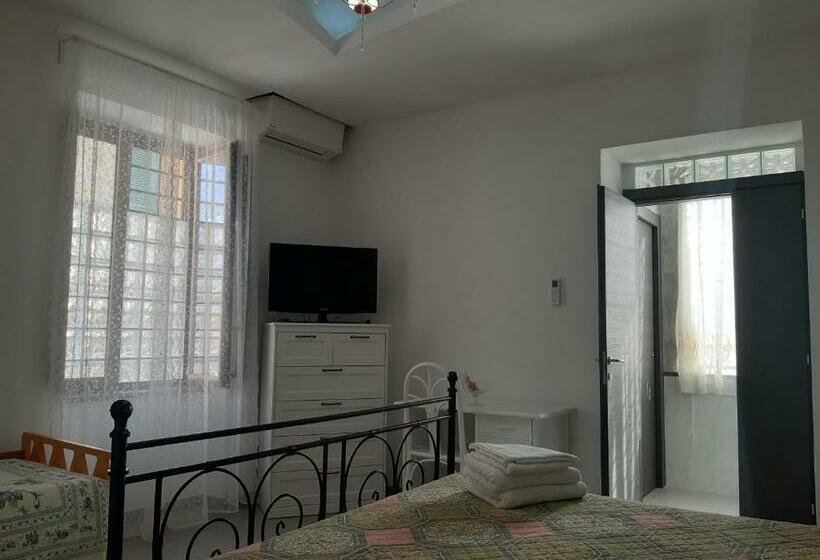 חדר סטנדרט לשלושה, Casa Ary