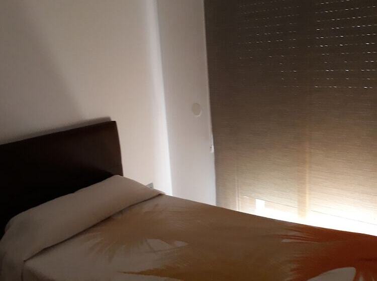 غرفة قياسية فردية, Pension Colón