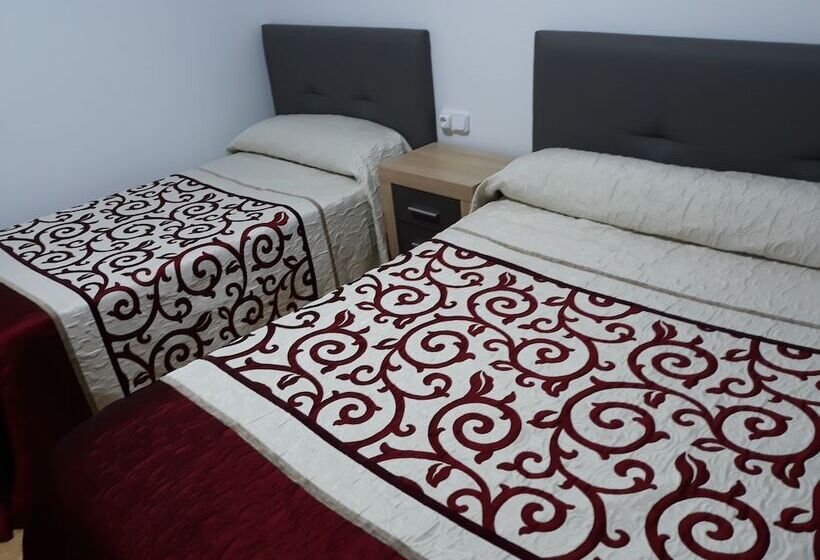 اتاق استاندارد سه نفره, Pension Colón